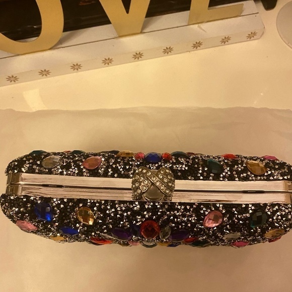 NWOT CRYSTAL AND SPARKLE EVENING BAG WITH 2 CHAINS - Picture 3 of 8